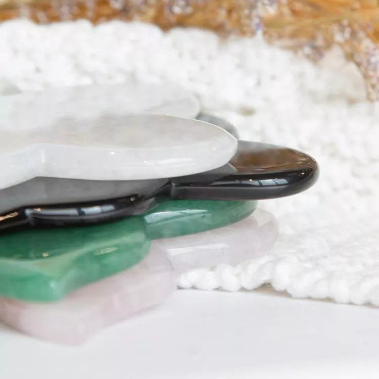 لماذا أصبحت مجموعات Jade Roller Gua Sha ضرورية للعناية بالبشرة للجميع