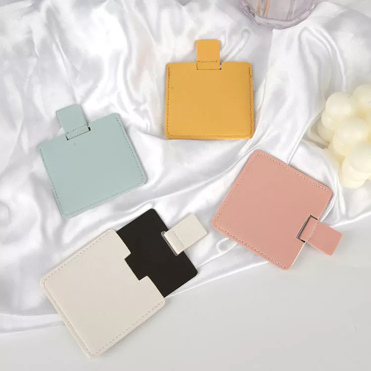 مرآة جيب بحجم بطاقة الائتمان