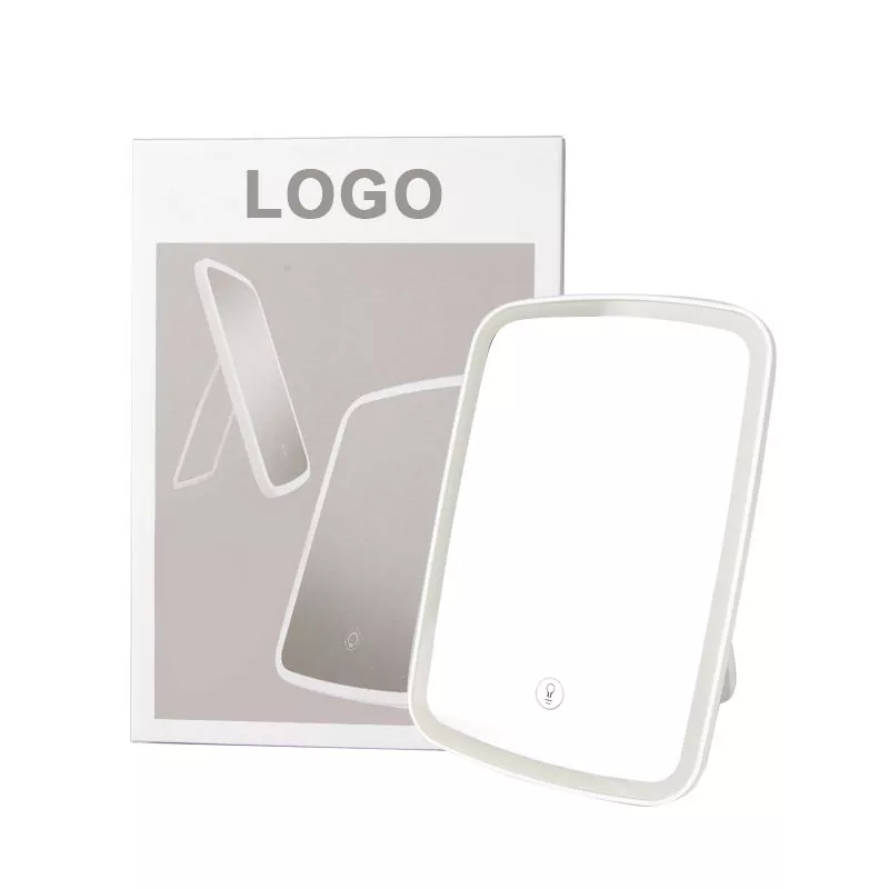 مرآة مكياج LED على الطاولة